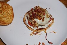 09_Patty_mit_Bacon-Zwiebel-Mischung.jpg